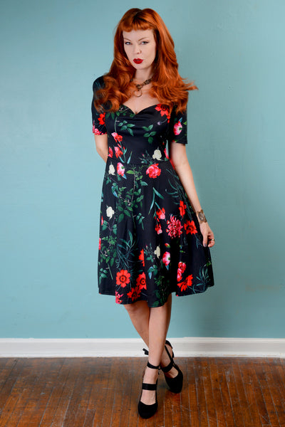 1940s Vintage inspired red roses sweetheart neckline fit and flare dress SM