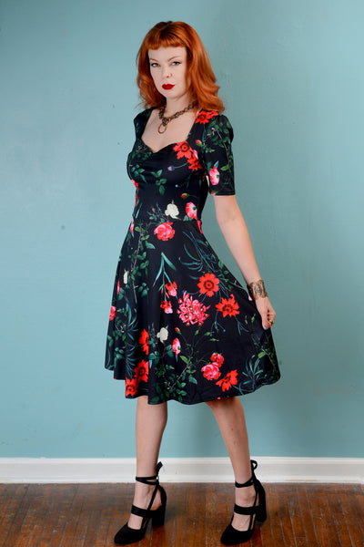 1940s Vintage inspired red roses sweetheart neckline fit and flare dress SM