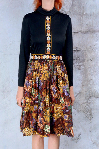 Vintage 1970s black and floral flare dress - SM